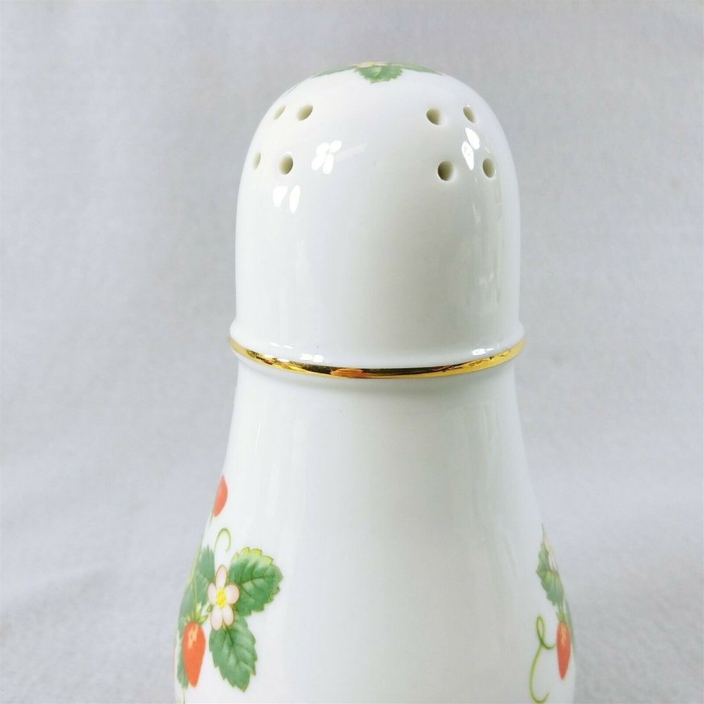 Sugar Shaker by Avon Strawberries Porcelain 22K Gold Trim Vintage - Picture 8 of 8